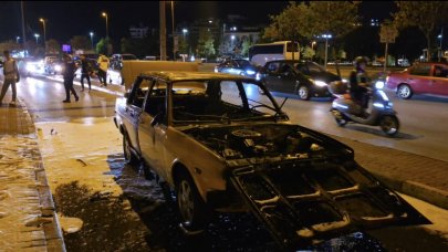 Pendik sahilinde yangın! Otomobil alev alev yandı