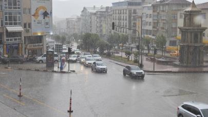 Kastamonu'yu sağanak vurdu: Ev ve iş yerlerini su bastı, hoparlörden anonslar yapıldı