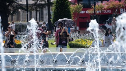 Aşırı sıcak ve nemli hava, İstanbulluları sahile attı