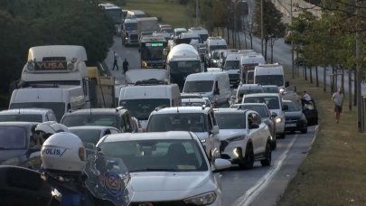 Esenler'de kaza...İki otomobil çarpıştı: 3 yaralı