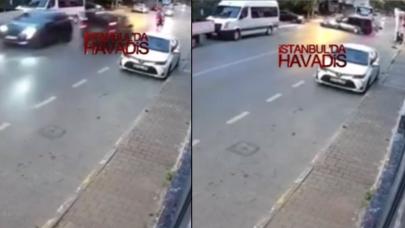 Ara sokakta hız yapan sürücü kazaya yol açtı: Önce motosikletliye sonra karşıdan gelen araca çarptı