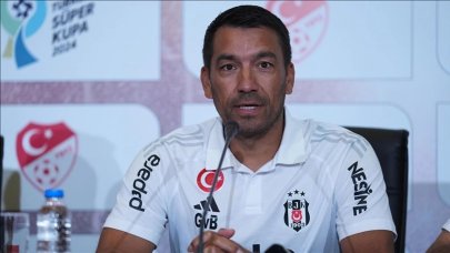 Giovanni van Bronckhorst: Beşiktaş taraftarlara ve camiaya mutlu olmaları için bir sebep verdik