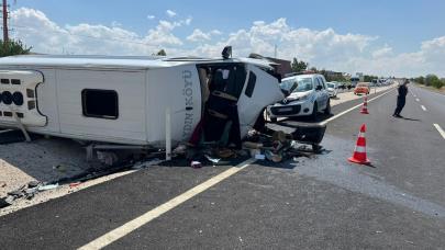 Nevşehir'de minibüs ile cip kazaya karıştı: 1'i ağır, 14 kişi yaralandı