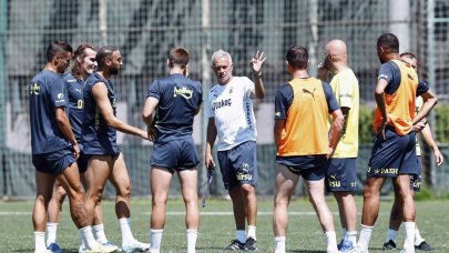 Fenerbahçe'de Lille maçının hazırlıklarına Can Bartu Tesisleri'nde başladı