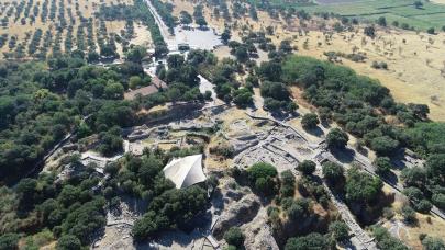 Troya'da saray ve agora ile sur duvarı gün ışığına çıkarılıyor