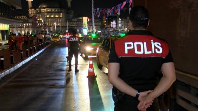 Beyoğlu'nda 'Huzur İstanbul' denetimi yapıldı: Araçlar durdurulup arandı