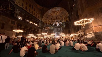 İstanbul'da Mevlit Kandili dualarla idrak edildi