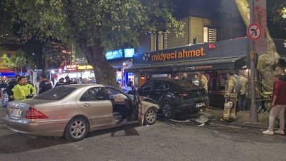 Üsküdar'da feci kaza: park halindeki otomobile çarptı, yaralılar var!