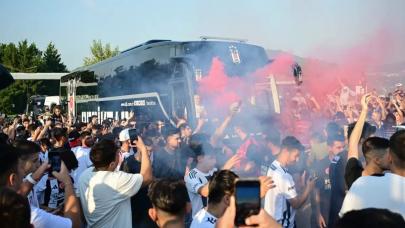 Beşiktaş taraftarı, takımı Kayseri'ye coşkuyla uğurladı