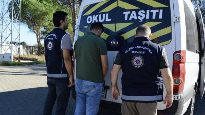 Göçmen kaçakçılarından akılalmaz yöntem! Okul taşıtından 15 kaçak göçmen çıktı!