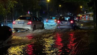 Bursa'da fırtına ve sağanak zor anlar yaşattı