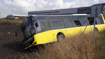 İETT otobüsü kaza yaptı