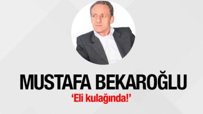 Eli kulağında!