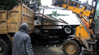 Sarıyer'de İSKİ'ye ait hafriyat kamyonu korku saçtı