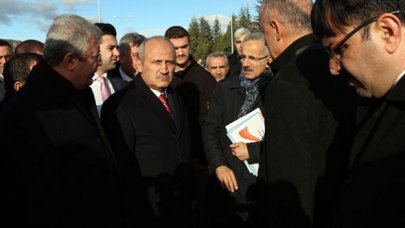 Bakan Turhan: Bölmek isteyenlere karşı oyuna gelmeyin