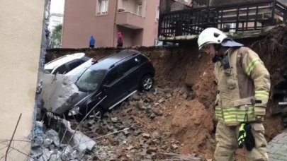 Kartal'da bir binanın istinat duvarı çöktü