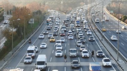 İSTANBUL'UN TRAFİĞİ SEYYAR SATICILARA YARIYOR