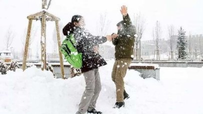 Kar yağışı eğitime etki etmeye devam ediyor... Hangi illerde okullar tatil edildi?