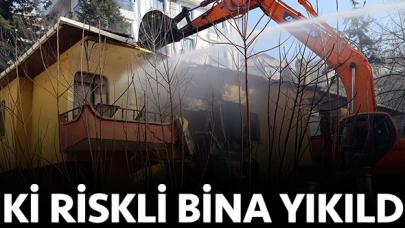 Riskli iki bina yıkıldı