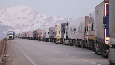 Gürbulak kapatıldı, TIR kuyruğu 5 kilometreye ulaştı