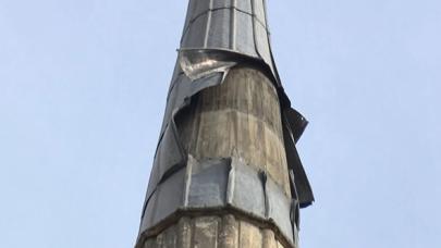 Güngören'de camii minaresi rüzgara dayanamadı