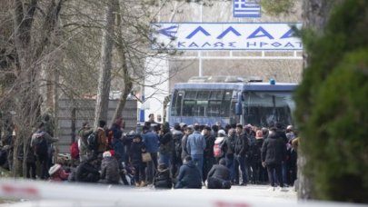 Yunanistan sınırı otobüsle kapattı!