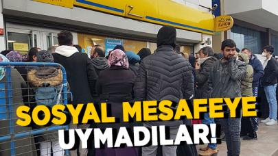 PTT şubelerinde ikramiye bekleyen vatandaşlar sosyal mesafeyi tanımadı