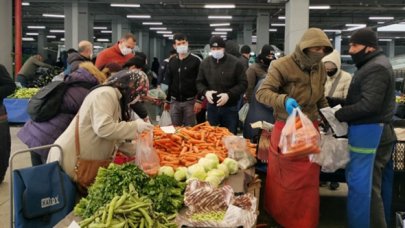 Kadıköy'de maskesiz vatandaşlar pazara alınmadı