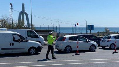 Büyükçekmece'de sürücü ve yolcuların ateşi ölçülüyor