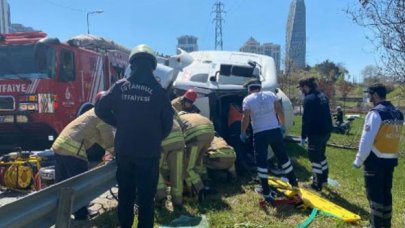 Ataşehir'de beton mikseri devrildi