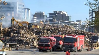 Küçükçekmece'deki kağıt fabrikası yangını 26 saat sonra söndürüldü