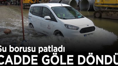 Patlayan su borusu caddeyi göle çevirdi