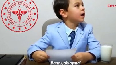 Bakan Koca'dan gülümseten "Bana yaklaşma" göndermeli 23 Nisan paylaşımı