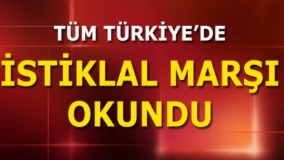 Tüm Türkiye balkonlardan İstiklal Marşı'nı okudu