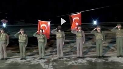 Mehmetçik saat 21:00'de İstiklal Marşı'nı okudu