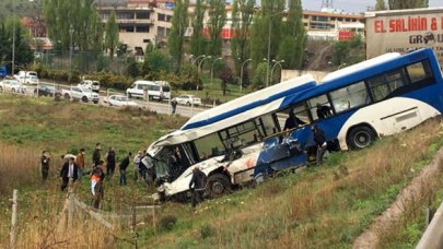 TIR ile halk otobüsü çarpıştı: 9 yaralı