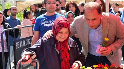 Beylikdüzü Belediyesi'nden Anneler Günü'nde 10 bin çiçek