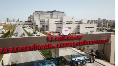 Başakşehir Çam ve Sakura Şehir Hastanesi'nin tabelası asıldı