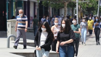 İzmir'de maske takma zorunluluğu getirildi