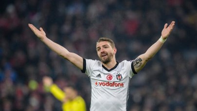 Caner Erkin Beşiktaş ile yollarını ayırıyor mu?