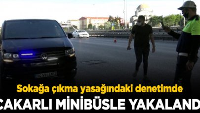 Trafikteki denetime çakarlı minibüsle yakalandı