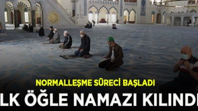 Normalleşme sürecinin ilk öğle namazı kılındı