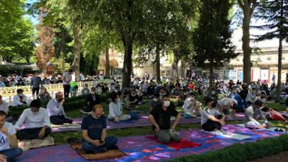 Sultanahmet Camii'nde Cuma namazı