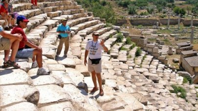 Bakanlıktan 'turist rehberlerine' ilişkin genelge