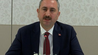 Bakan Gül: Hiçbir ülke, Türk mahkemelerinin adil yargılamasına etki ve telkinde bulunamaz