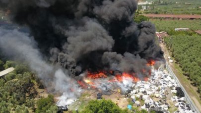 Geri dönüşüm tesislerinde yangın; 10 kişi dumandan etkilendi