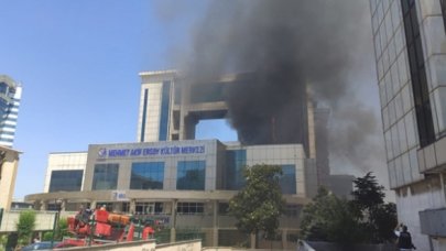 İstanbul Bayrampaşa'da Mehmet Akif Ersoy Kültür Merkezi'nde yangın