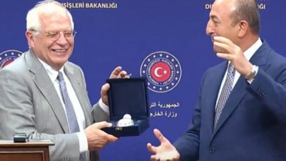 Çavuşoğlu, Borrell'e BOREL hediye etti