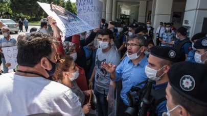 Tencereye vurup düdük çaldılar