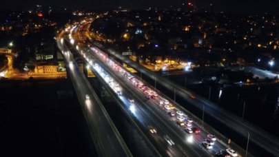 Haliç Köprüsü'ndeki çalışma gece trafiği kilitledi